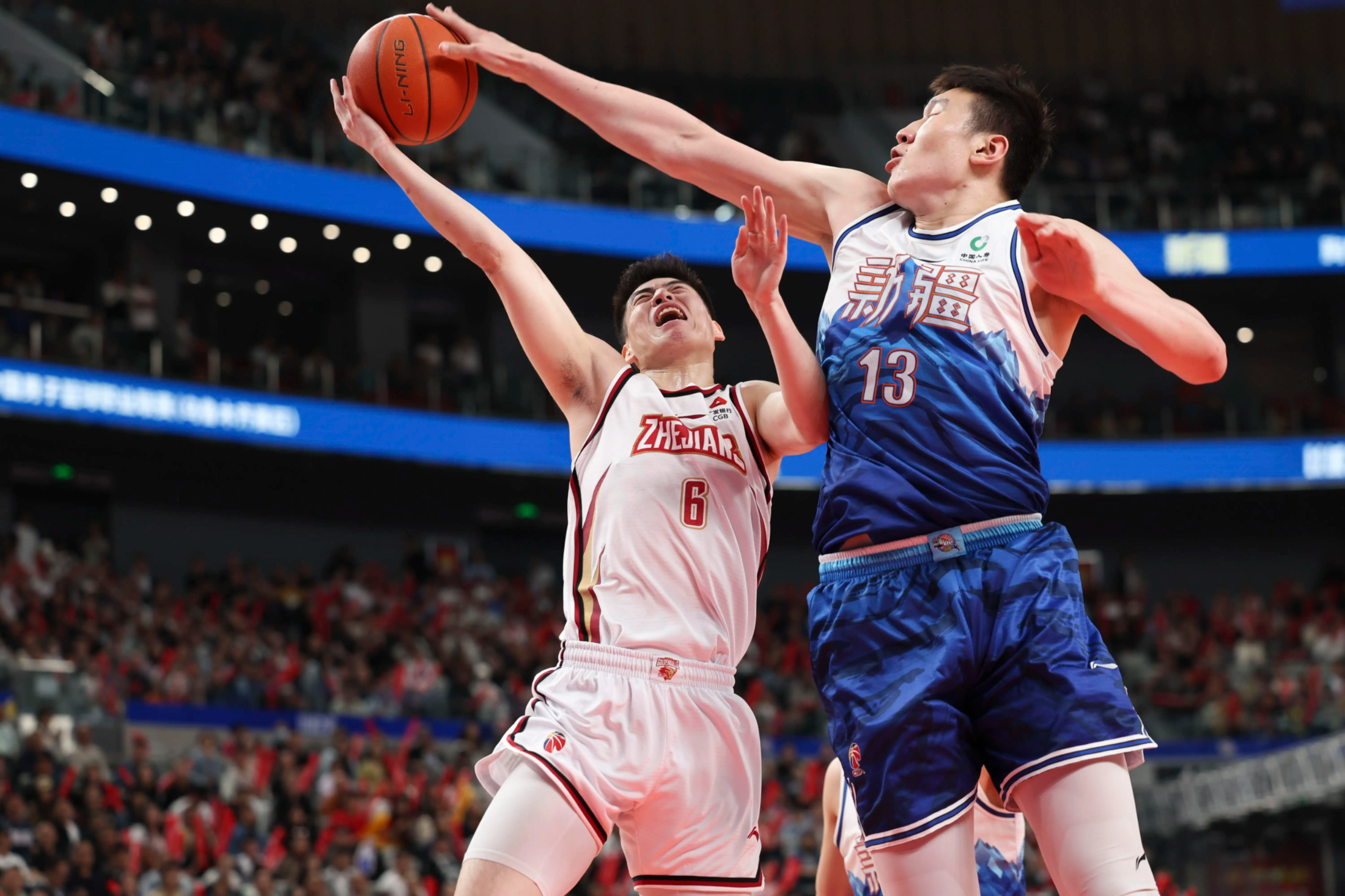 爱游戏-包含刚刚!山东男篮围绕NBA总决赛豪取连胜曼联今夜调整名单,集结日布鲁克林篮网手感冰凉的词条