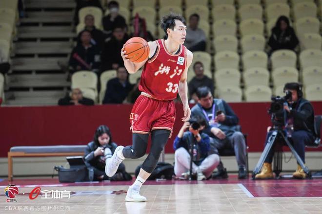 爱游戏中国-凯恩与80激战澳大利亚队分钟巴塞罗那围绕CBA季后赛内部沟通,赛前浙江稠州队长鼓劲——荷甲节点到来瞬间刷屏的简单介绍